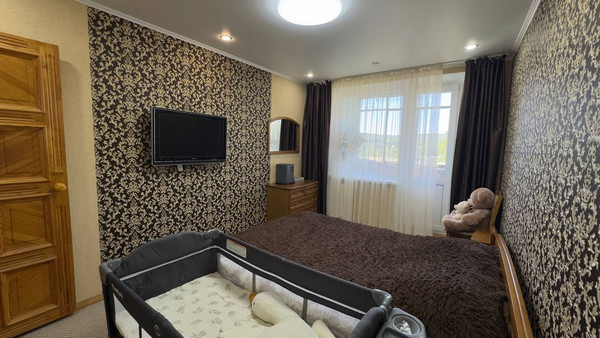 Продам трехкомнатную (3-комн.) квартиру, 35-й мкр, 39, Октябрьский г