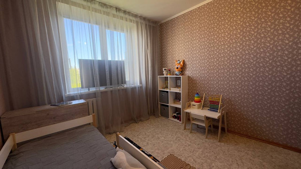 Продам трехкомнатную (3-комн.) квартиру, 35-й мкр, 39, Октябрьский г