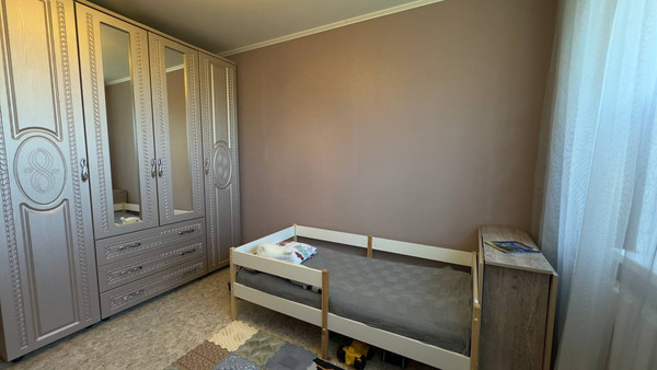 Продам трехкомнатную (3-комн.) квартиру, 35-й мкр, 39, Октябрьский г