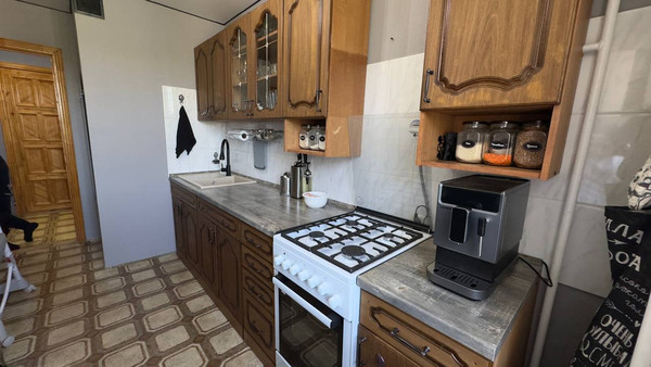 Продам трехкомнатную (3-комн.) квартиру, 35-й мкр, 39, Октябрьский г