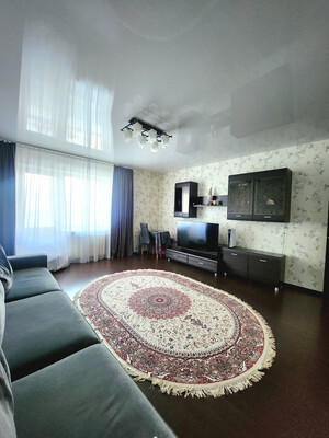 Продам трехкомнатную (3-комн.) квартиру, Молодой Гвардии ул, 90, Киров г