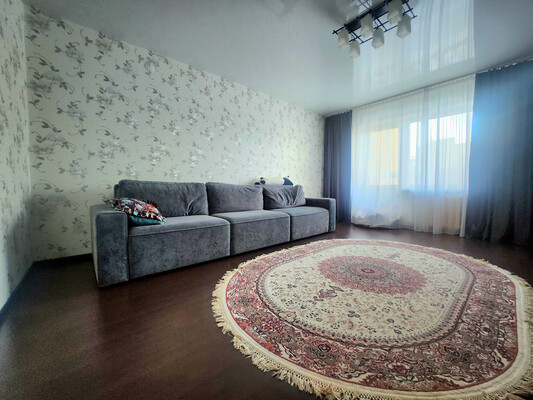 Продам трехкомнатную (3-комн.) квартиру, Молодой Гвардии ул, 90, Киров г