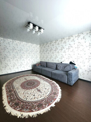 Продам трехкомнатную (3-комн.) квартиру, Молодой Гвардии ул, 90, Киров г