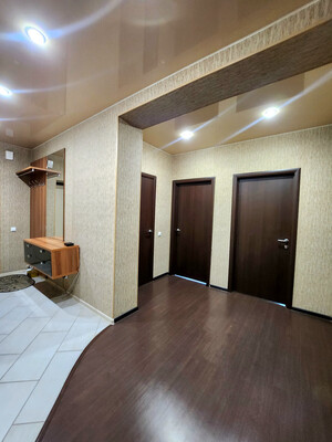 Продам трехкомнатную (3-комн.) квартиру, Молодой Гвардии ул, 90, Киров г