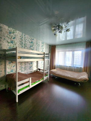 Продам трехкомнатную (3-комн.) квартиру, Молодой Гвардии ул, 90, Киров г