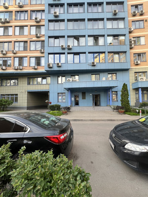 Продам трехкомнатную (3-комн.) квартиру, Вернадского пр-кт, 92к1, Москва г