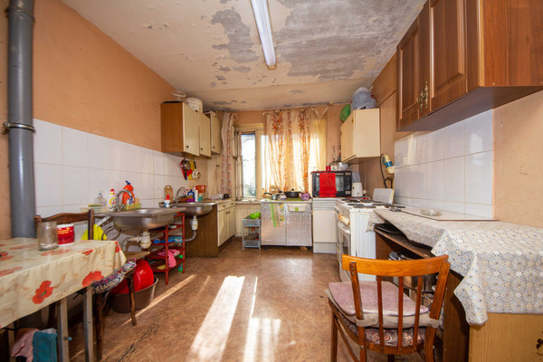 Продам 3-комн. в 8-комн. квартире, Богатырский пр-кт, 11Ак1, Санкт-Петербург г