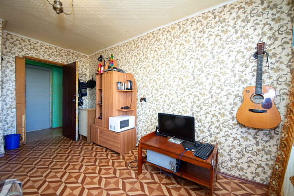 Продам 3-комн. в 8-комн. квартире, Богатырский пр-кт, 11Ак1, Санкт-Петербург г