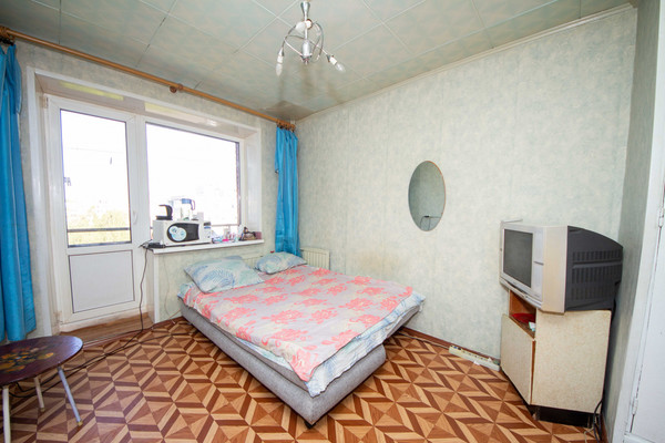 Продам 3-комн. в 8-комн. квартире, Богатырский пр-кт, 11Ак1, Санкт-Петербург г