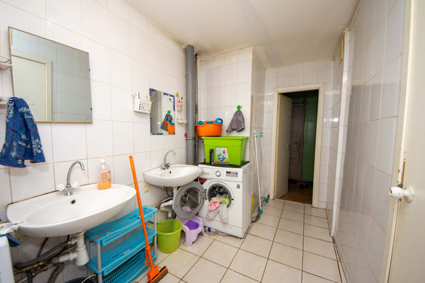 Продам 3-комн. в 8-комн. квартире, Богатырский пр-кт, 11Ак1, Санкт-Петербург г