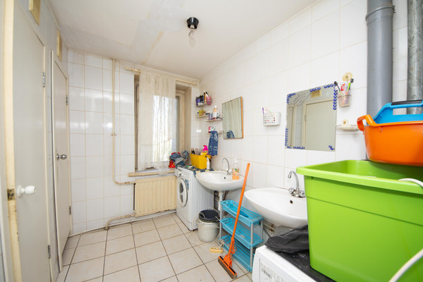Продам 3-комн. в 8-комн. квартире, Богатырский пр-кт, 11Ак1, Санкт-Петербург г