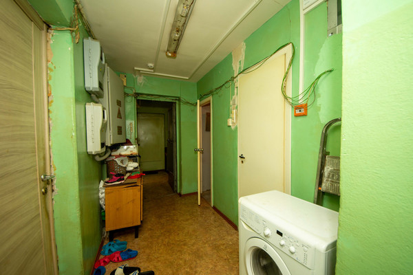 Продам 3-комн. в 8-комн. квартире, Богатырский пр-кт, 11Ак1, Санкт-Петербург г