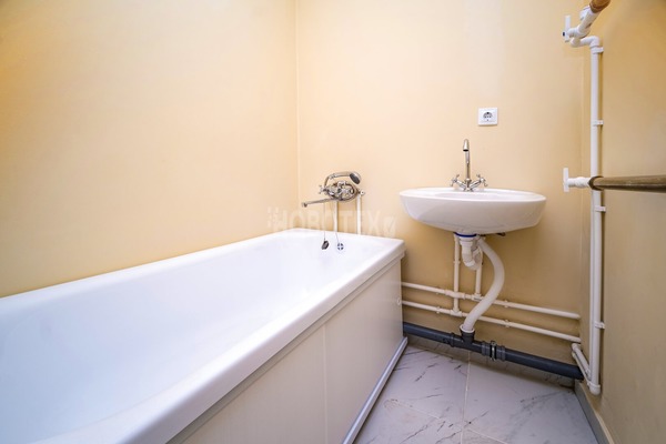 Продам однокомнатную (1-комн.) квартиру, Надежды ул, 4, Крымск г