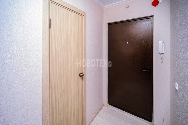 Продам однокомнатную (1-комн.) квартиру, Надежды ул, 4, Крымск г