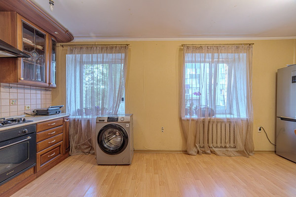 Продам трехкомнатную (3-комн.) квартиру, Минская ул, 4, Пенза г