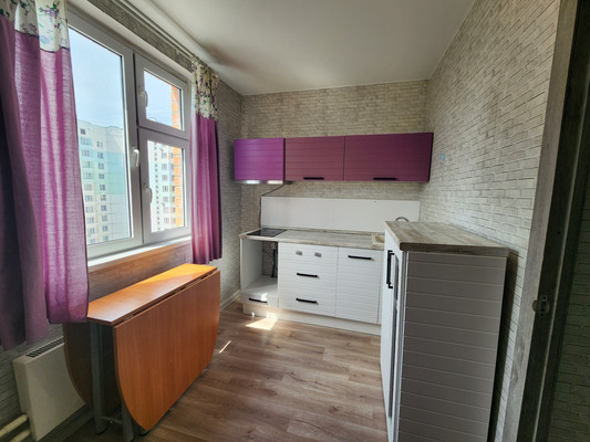 Продам однокомнатную (1-комн.) квартиру, Маршала Савицкого ул, 28, Москва г