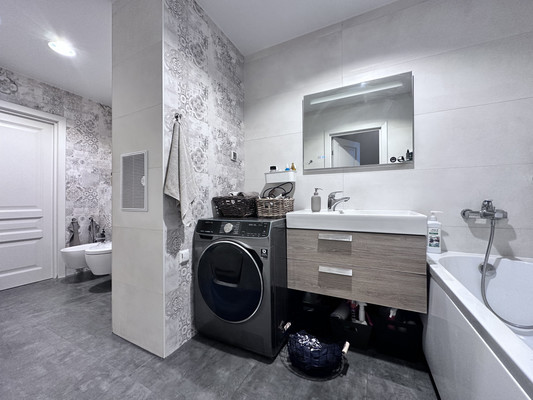 Продам трехкомнатную (3-комн.) квартиру, Реки Каменки наб, 11к2, Санкт-Петербург г
