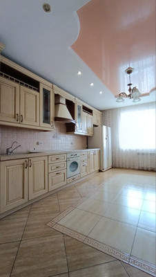 Продам трехкомнатную (3-комн.) квартиру, Взлетная ул, 7, Барнаул г