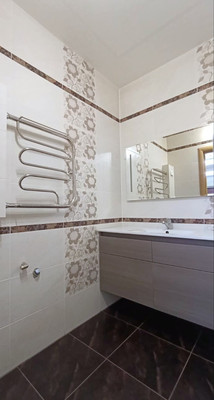 Продам трехкомнатную (3-комн.) квартиру, Взлетная ул, 7, Барнаул г