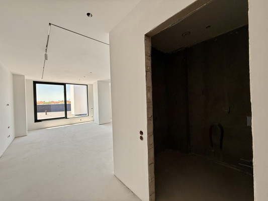 Продам многокомнатную квартиру, Эскадронная ул, 6а, Симферополь г
