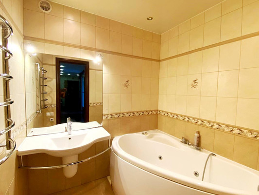 Продам трехкомнатную (3-комн.) квартиру, Виноградный 5-й проезд, 8, Пенза г