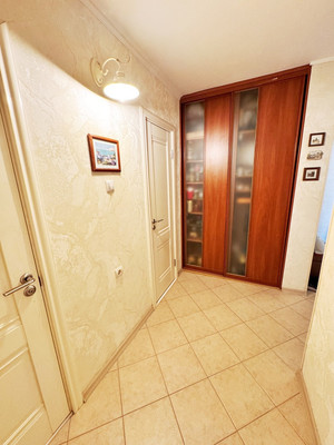Продам трехкомнатную (3-комн.) квартиру, Максимова ул, 40, Казань г