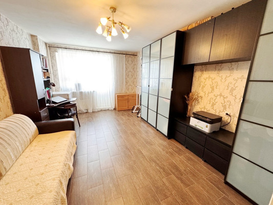 Продам трехкомнатную (3-комн.) квартиру, Максимова ул, 40, Казань г