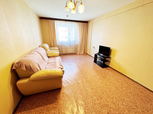Продам трехкомнатную (3-комн.) квартиру, Максимова ул, 40, Казань г