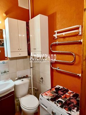 Продам двухкомнатную (2-комн.) квартиру, Новочеркасский пр-кт, 61, Санкт-Петербург г