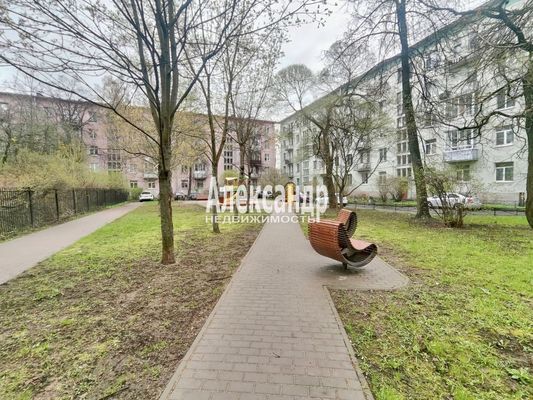 Продам двухкомнатную (2-комн.) квартиру, Новочеркасский пр-кт, 61, Санкт-Петербург г