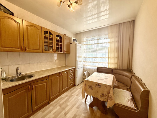 Продам трехкомнатную (3-комн.) квартиру, Миллера Ж.А. ул, 6а, Симферополь г
