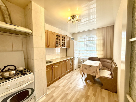 Продам трехкомнатную (3-комн.) квартиру, Миллера Ж.А. ул, 6а, Симферополь г