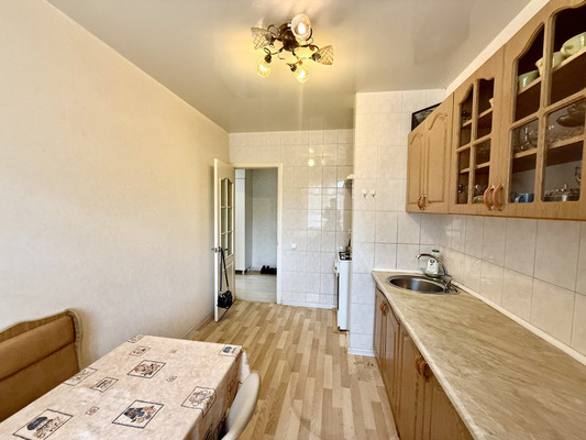 Продам трехкомнатную (3-комн.) квартиру, Миллера Ж.А. ул, 6а, Симферополь г