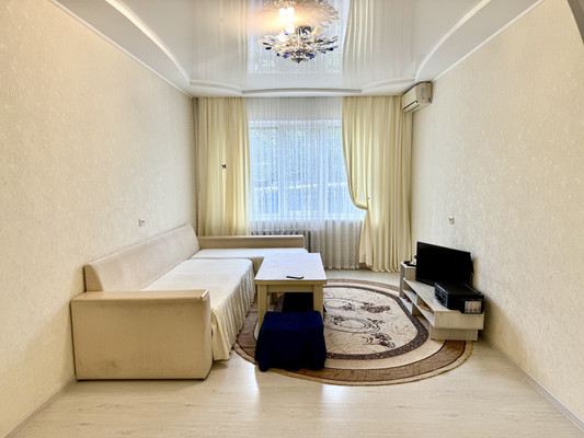 Продам трехкомнатную (3-комн.) квартиру, Миллера Ж.А. ул, 6а, Симферополь г