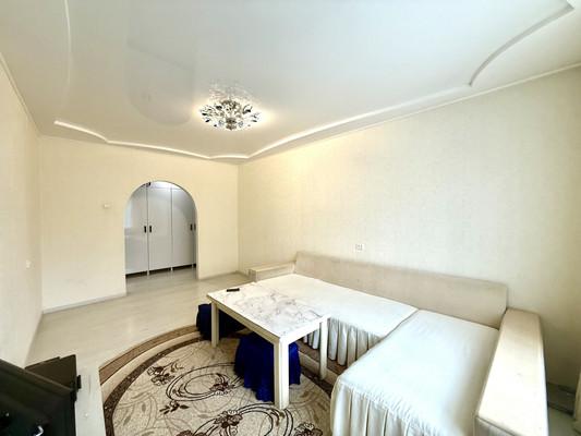 Продам трехкомнатную (3-комн.) квартиру, Миллера Ж.А. ул, 6а, Симферополь г