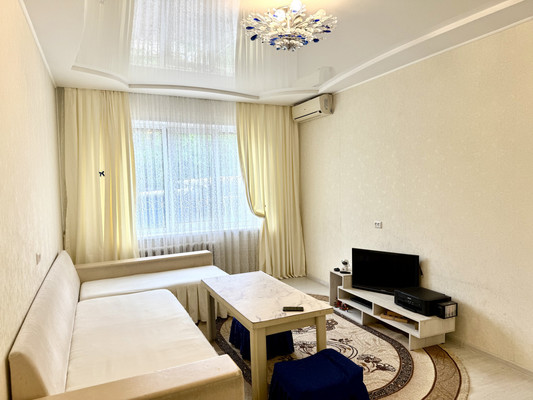 Продам трехкомнатную (3-комн.) квартиру, Миллера Ж.А. ул, 6а, Симферополь г