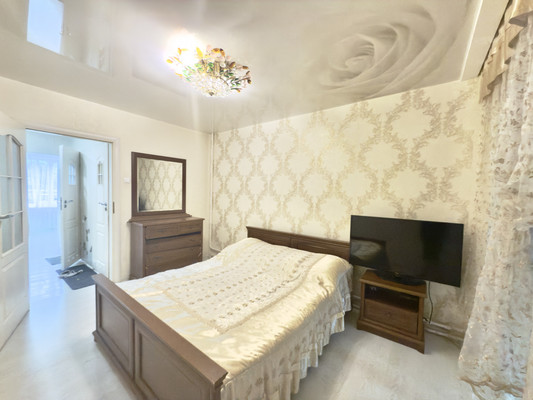 Продам трехкомнатную (3-комн.) квартиру, Миллера Ж.А. ул, 6а, Симферополь г