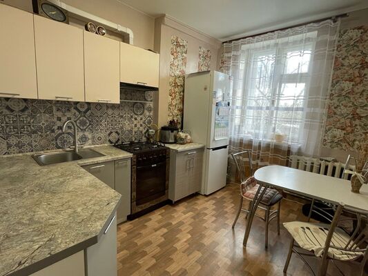 Продам двухкомнатную (2-комн.) квартиру, Комсомольская ул, 30, Киров г