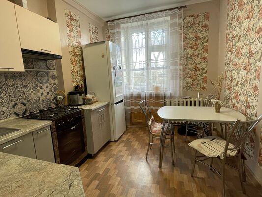 Продам двухкомнатную (2-комн.) квартиру, Комсомольская ул, 30, Киров г