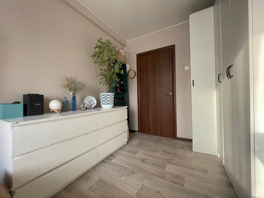 Продам трехкомнатную (3-комн.) квартиру, Купчинская ул, 10к2, Санкт-Петербург г