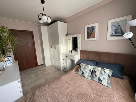 Продам трехкомнатную (3-комн.) квартиру, Купчинская ул, 10к2, Санкт-Петербург г