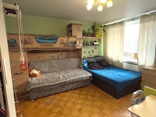 Продам трехкомнатную (3-комн.) квартиру, Купчинская ул, 10к2, Санкт-Петербург г
