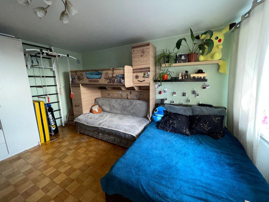 Продам трехкомнатную (3-комн.) квартиру, Купчинская ул, 10к2, Санкт-Петербург г