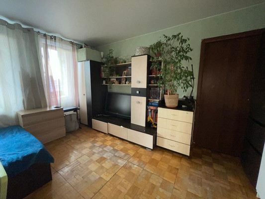 Продам трехкомнатную (3-комн.) квартиру, Купчинская ул, 10к2, Санкт-Петербург г