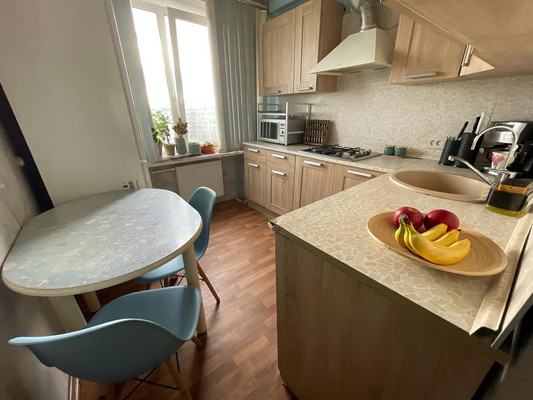 Продам трехкомнатную (3-комн.) квартиру, Купчинская ул, 10к2, Санкт-Петербург г