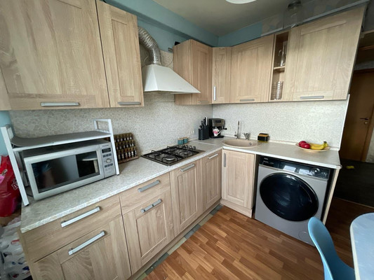 Продам трехкомнатную (3-комн.) квартиру, Купчинская ул, 10к2, Санкт-Петербург г