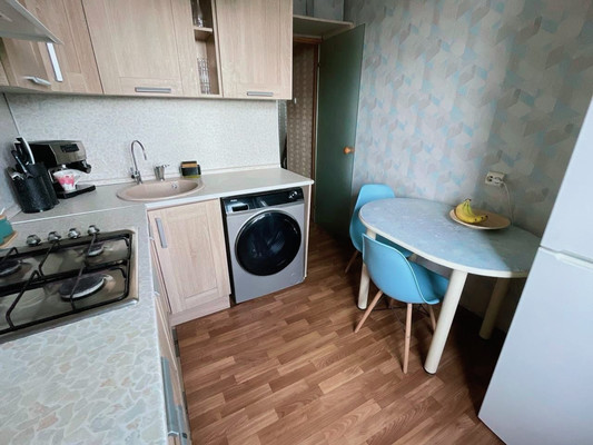 Продам трехкомнатную (3-комн.) квартиру, Купчинская ул, 10к2, Санкт-Петербург г
