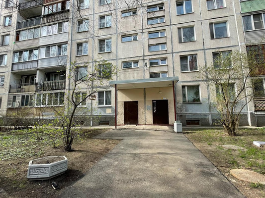 Продам трехкомнатную (3-комн.) квартиру, Купчинская ул, 10к2, Санкт-Петербург г