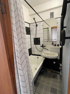 Продам трехкомнатную (3-комн.) квартиру, Купчинская ул, 10к2, Санкт-Петербург г
