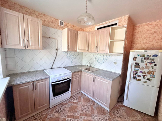 Продам трехкомнатную (3-комн.) квартиру, 2-й Гвардейской Армии ул, 47, Симферополь г